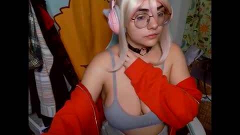 Snapshot of mochi_rainbow chatting on 01.16.25 The Mochi Rainbow Variety Show online show from 01.16.25