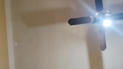 Snapshot of modelo_web18 chatting on 10.12.25 camilo online show from 10.12.25