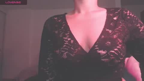 Snapshot of modjo_ chatting on 09.30.25 Modjo online show from 09.30.25