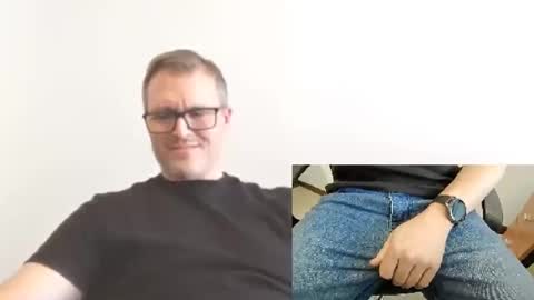 Snapshot of moe_001 chatting on 09.12.25 Moe online show from 09.12.25