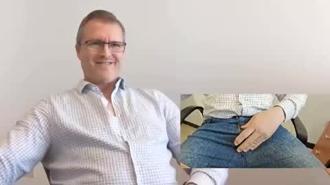 Snapshot of moe_001 chatting on 09.22.25 Moe online show from 09.22.25