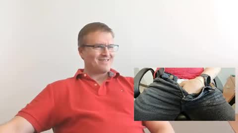 Snapshot of moe_001 chatting on 10.03.25 Moe online show from 10.03.25