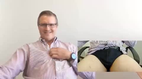 Snapshot of moe_001 chatting on 10.22.25 Moe online show from 10.22.25