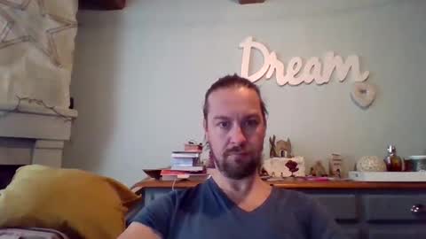 Snapshot of moi9876543210 chatting on 01.08.25 Julien online show from 01.08.25