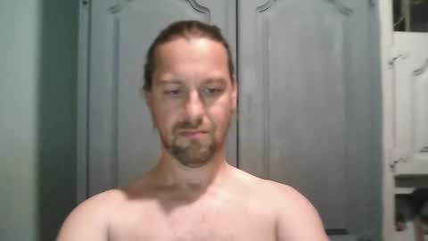 Snapshot of moi9876543210 chatting on 05.30.26 Julien online show from 05.30.26
