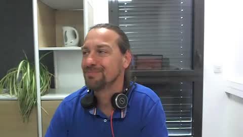 Snapshot of moi9876543210 chatting on 06.04.26 Julien online show from 06.04.26