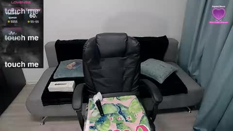 Snapshot of mojjo_erika chatting on 11.16.25 erika online show from 11.16.25