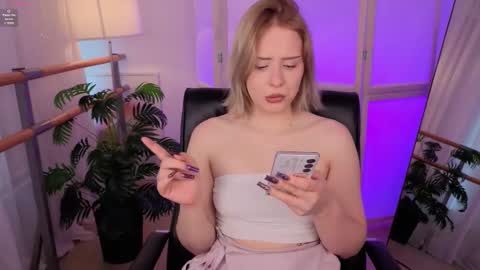 Snapshot of mol_l_y chatting on 02.24.26 Molly online show from 02.24.26