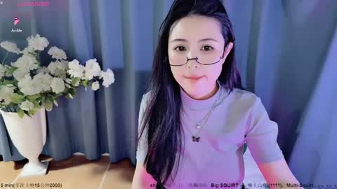 Snapshot of moli666 chatting on 12.16.24 Alice online show from 12.16.24
