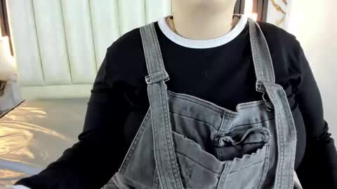 Hey Guys  Im Mollie online show from 09.19.25