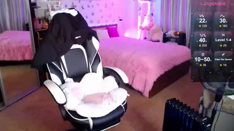 Molly Prvt is open online show from 09.13.25