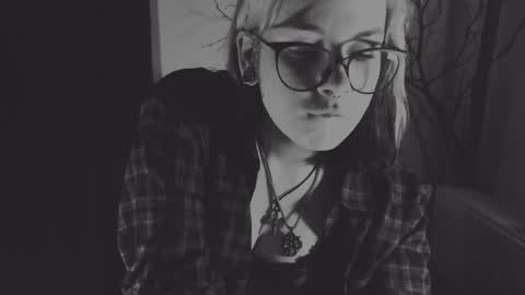 Molly Crow online show from 01.22.25