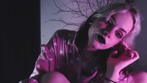 Molly Crow online show from 01.28.25