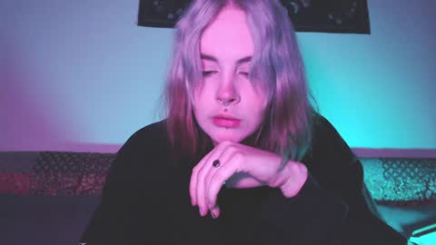 Molly Crow online show from 02.07.25