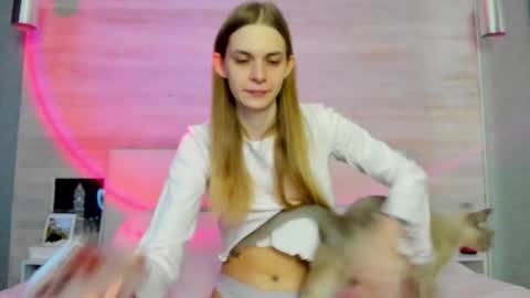 Molly Hunt online show from 01.12.26