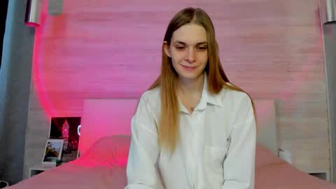 Molly Hunt online show from 02.03.26