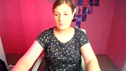 Snapshot of molly_mis chatting on 07.06.26 Molly online show from 07.06.26