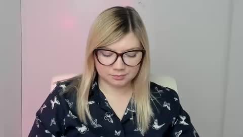 Molly online show from 10.12.25