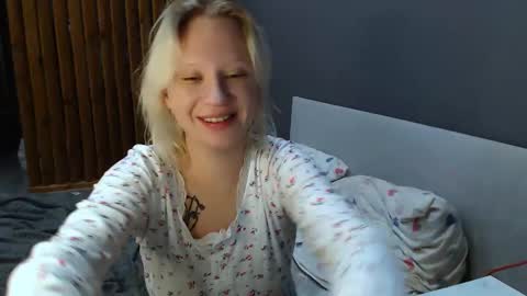 Snapshot of molly_smolly_ chatting on 01.21.25 lo online show from 01.21.25