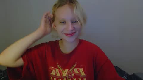 Snapshot of molly_smolly_ chatting on 09.28.25 lo online show from 09.28.25