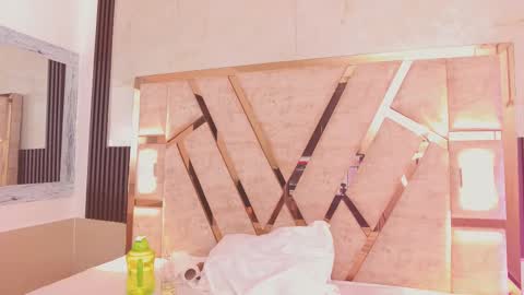 Snapshot of molly_sweetee chatting on 10.10.25 Yuli online show from 10.10.25