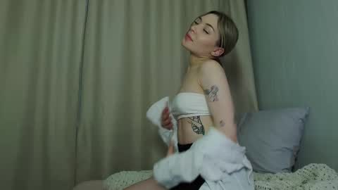 Snapshot of molly_wheel chatting on 02.11.25 molly_wheel online show from 02.11.25