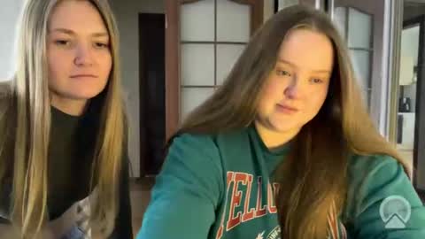 Snapshot of mollyas chatting on 03.27.26 Alice online show from 03.27.26