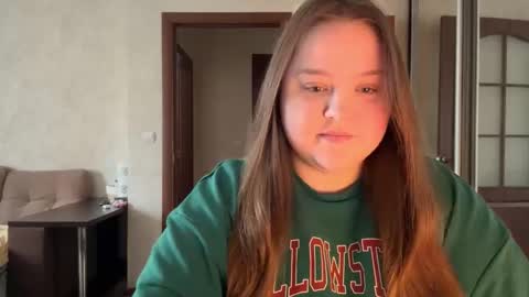 Snapshot of mollyas chatting on 04.27.26 Alice online show from 04.27.26