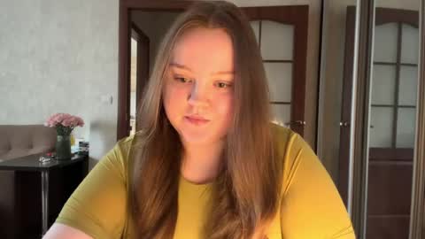 Snapshot of mollyas chatting on 06.22.26 Alice online show from 06.22.26