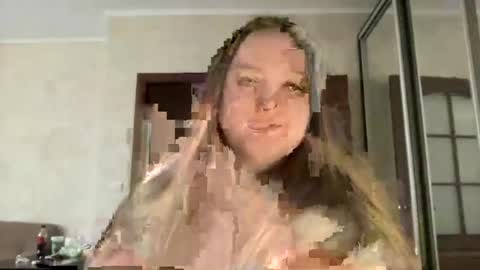 Snapshot of mollyas chatting on 07.08.26 Alice online show from 07.08.26