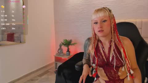 Snapshot of mollycb chatting on 11.08.25 mollycb online show from 11.08.25