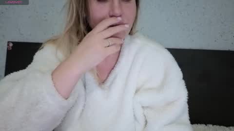 Snapshot of mollyforyou chatting on 11.21.25 Nica follow me online show from 11.21.25