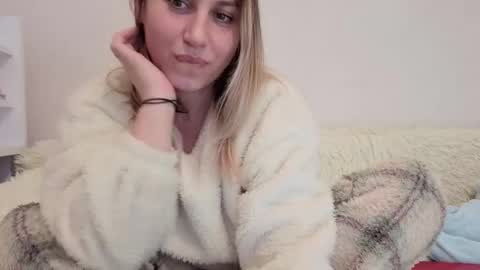 Snapshot of mollyforyou chatting on 01.05.26 Nica follow me online show from 01.05.26