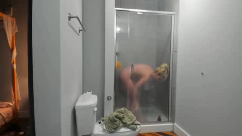 Snapshot of mollyharttt chatting on 09.15.25 mollyharttt online show from 09.15.25