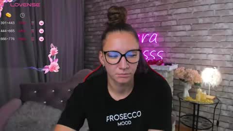 hi im Molly heregreat boobs big heart  warm pussy  online show from 10.02.25