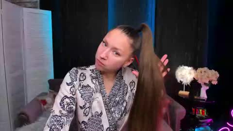 hi im Molly heregreat boobs big heart  warm pussy  online show from 11.22.25