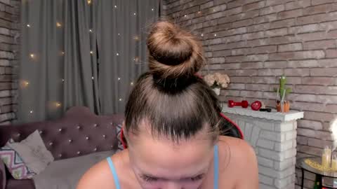 hi im Molly heregreat boobs big heart  warm pussy  online show from 04.15.26