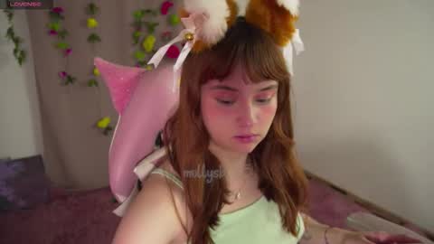 Snapshot of mollysb_05 chatting on 11.13.25 mollysb_05 online show from 11.13.25