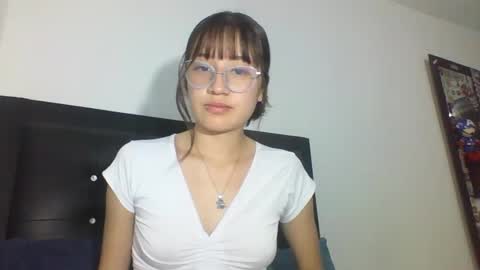 Snapshot of mollywalter chatting on 01.23.25 mollywalter online show from 01.23.25
