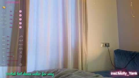 Molly online show from 10.11.25