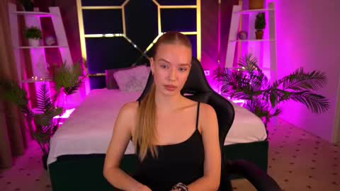 mollyymayy online show from 12.03.25