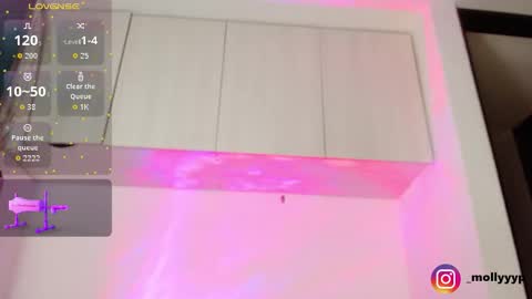 Snapshot of mollyyy_y chatting on 02.22.26 mollyyy_y online show from 02.22.26