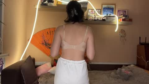 Snapshot of moltenpeach chatting on 02.16.26 Hermina online show from 02.16.26