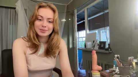 Snapshot of molyangel chatting on 06.13.26 Oksana online show from 06.13.26