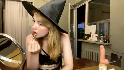Snapshot of molyangel chatting on 07.12.26 Oksana online show from 07.12.26