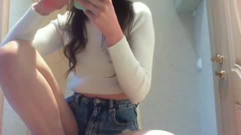 Snapshot of momentbeforedown chatting on 12.22.24 Hailey online show from 12.22.24