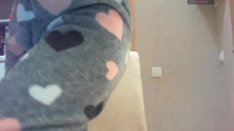 Snapshot of momentbeforedown chatting on 12.28.24 Hailey online show from 12.28.24