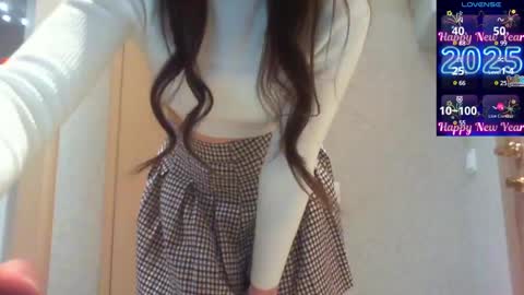 Snapshot of momentbeforedown chatting on 01.05.25 Hailey online show from 01.05.25