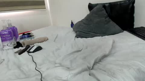 Snapshot of mommy26 chatting on 02.06.25 mommy26 online show from 02.06.25