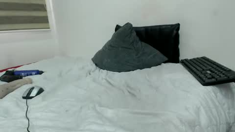 Snapshot of mommy26 chatting on 02.08.25 mommy26 online show from 02.08.25